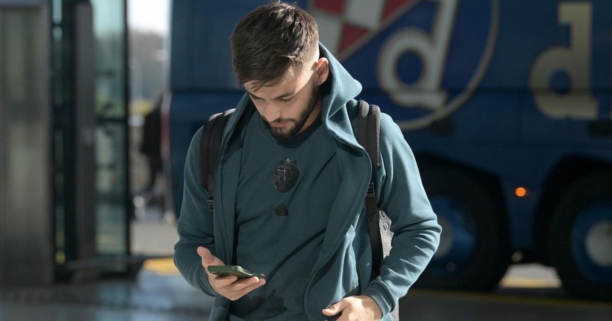 Navijači su zaboravili da i dalje igra u Dinamu. Klub radi na njegovom transferu