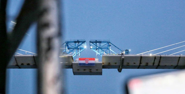 VIDEO I FOTO Pogledajte slike i snimke prije i poslije spajanja Pelješkog mosta