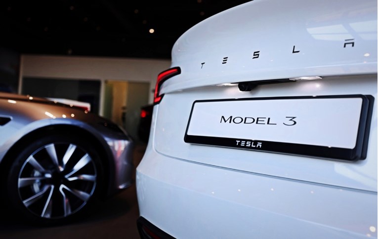 ANKETA Biste li još uvijek kupili Teslu?