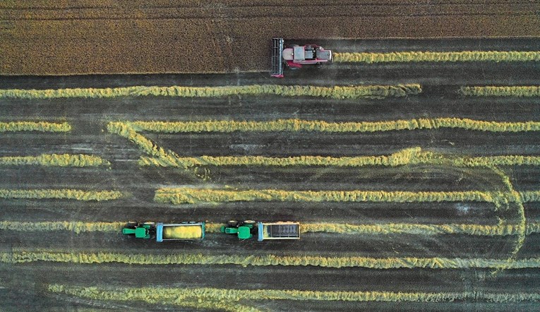 Istraživanje: Teški poljoprivredni strojevi mogu uništiti velik dio plodnog tla