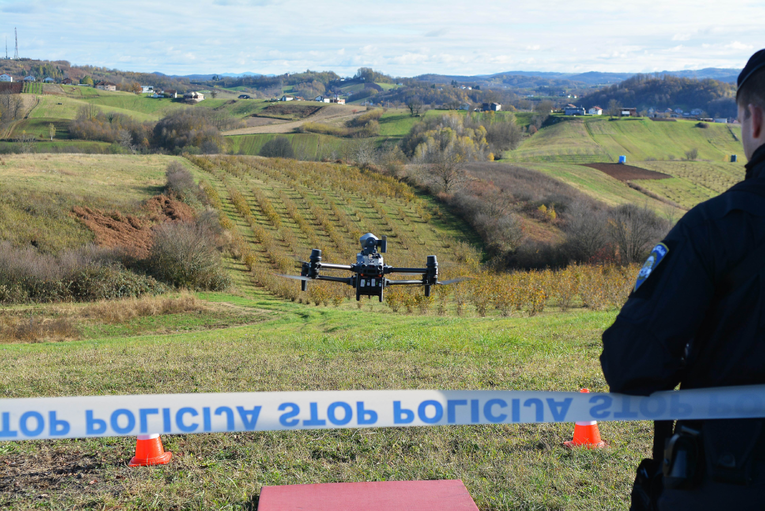 Hrvatska policija šalje brodove i dronove na Savu. U BiH love veliku grupu Sirijaca