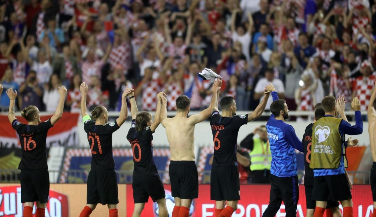 Modrić se naježio, Perišić plakao: Pogledajte kako su igrači slavili s Poljudom