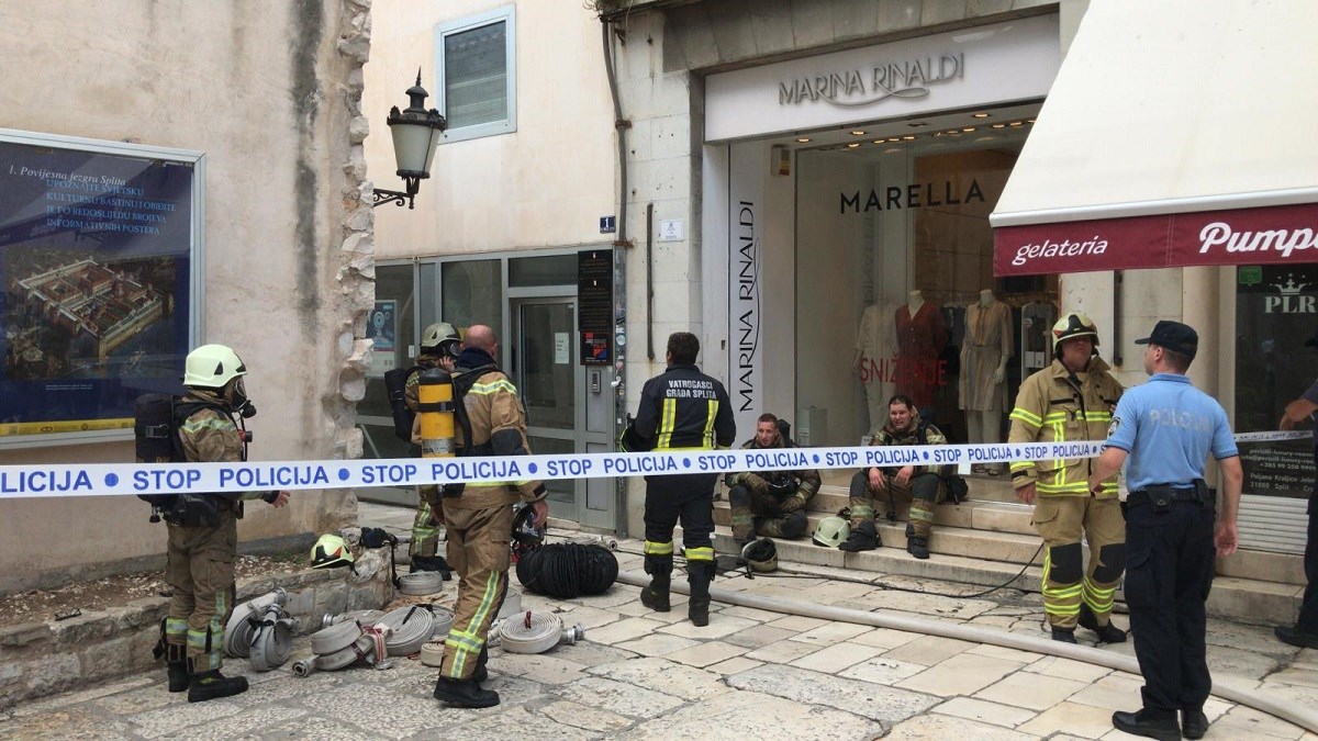 Gorjela zgrada na splitskom Peristilu