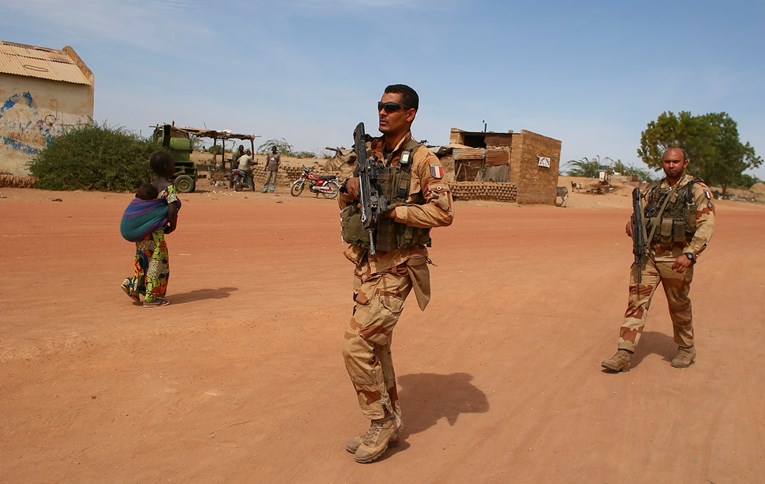 Francuzi ubili 33 terorista u Maliju i oslobodili taoce
