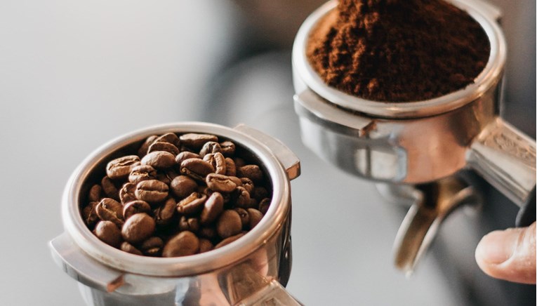 Klasičnu kavu mogla bi zamijeniti "kava bez zrna" od koštica datulja