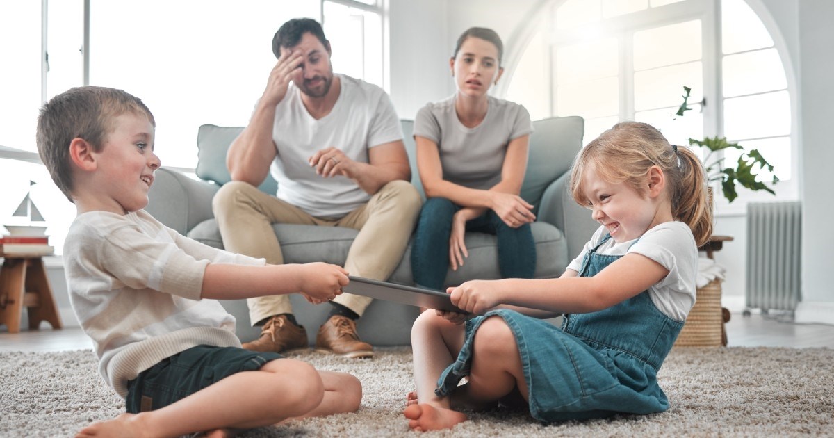 Četiri načina kako djeca malim gestama mogu pružiti podršku iscrpljenim roditeljima