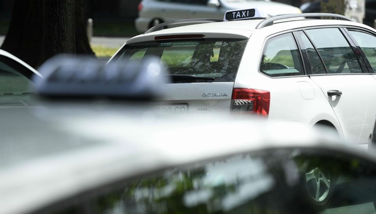 Taksisti traže da gradovi i općine sami određuju naknadu za taksiranje