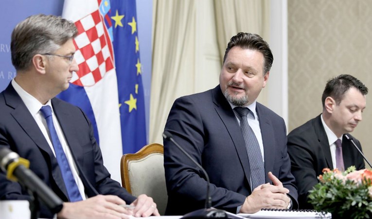 UŽIVO Kuščević se obratio medijima: "Premijer je prihvatio moju ostavku"