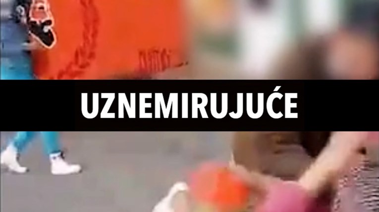 UZNEMIRUJUĆE Mediji BiH: Migrant brutalno udario staricu u Tuzli. Objavljena i snimka