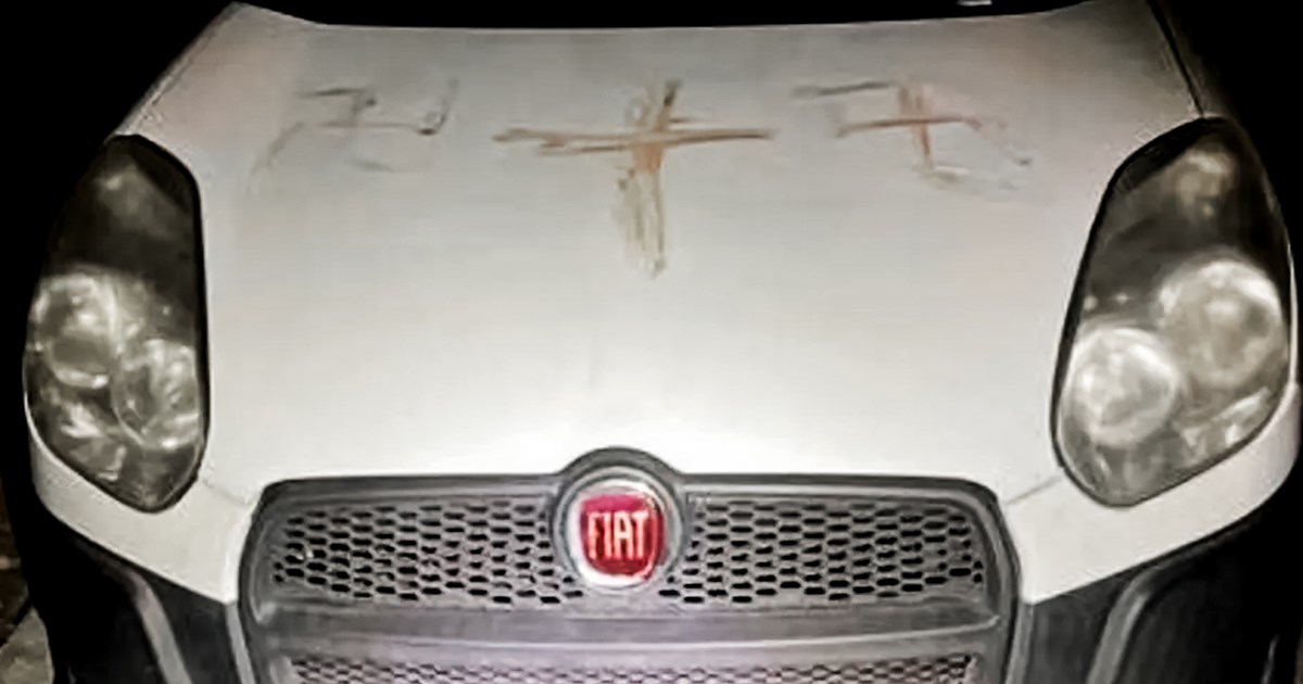 Netko je u Njemačkoj po autima krvlju crtao kukaste križeve