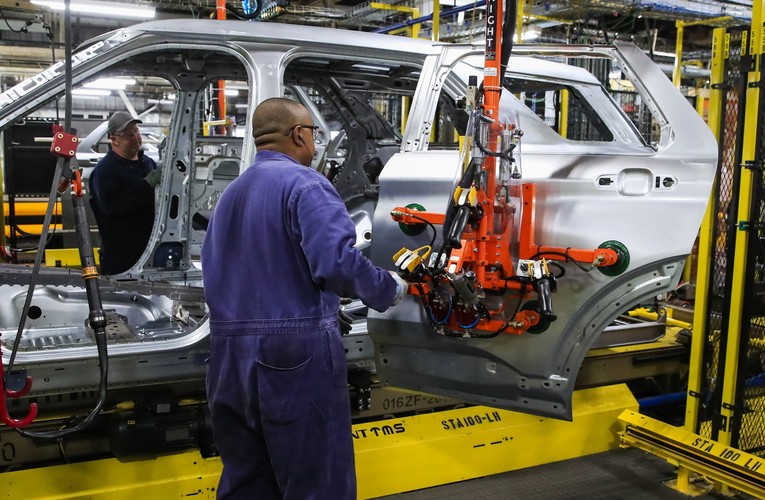 WSJ: Pentagon želi da Ford i General Motors počnu proizvoditi oružje