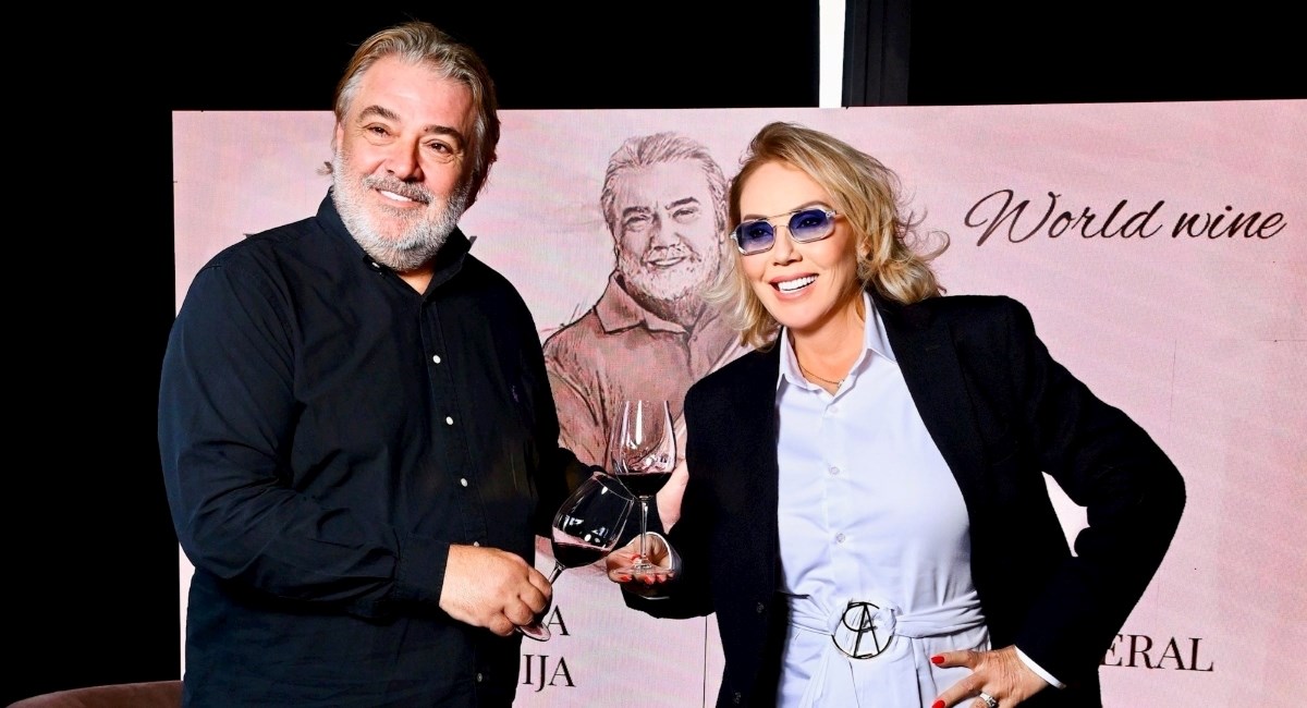 Slobodan Boba Živojinović i Lepa Brena predstavili njegova vina - probali smo ih
