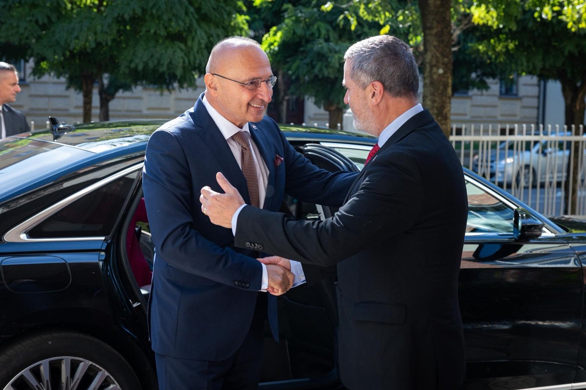 Grlić Radman sa slovenskim ministrom osudio slavljenje Mladića u Srbiji