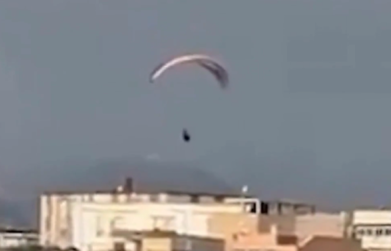 VIDEO Migrant paraglajderom pokušao ući u Ceutu. Izgubio je kontrolu i poginuo