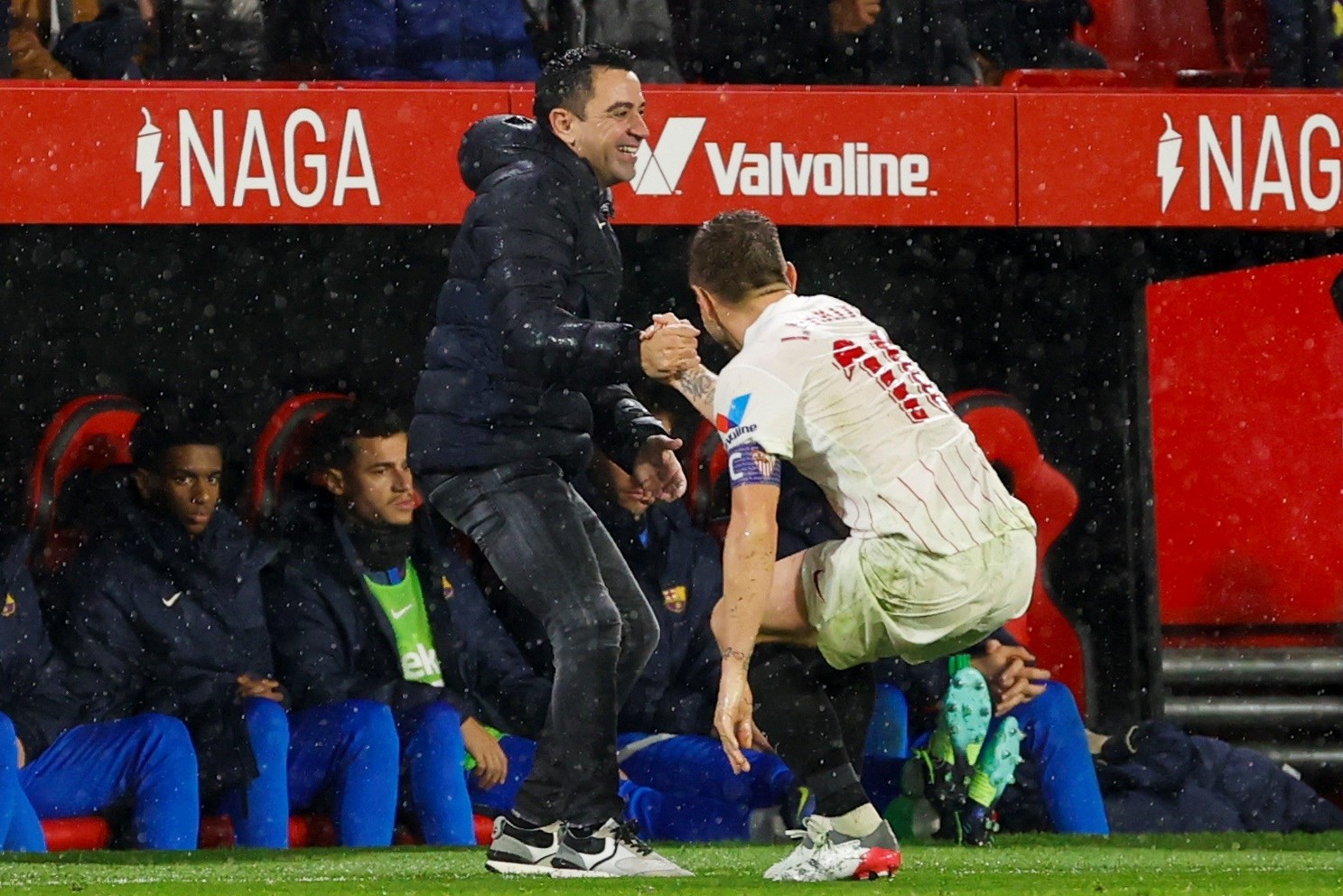 Pozdrav Rakitića i Xavija je hit među navijačima Barcelone. Pogledajte situaciju