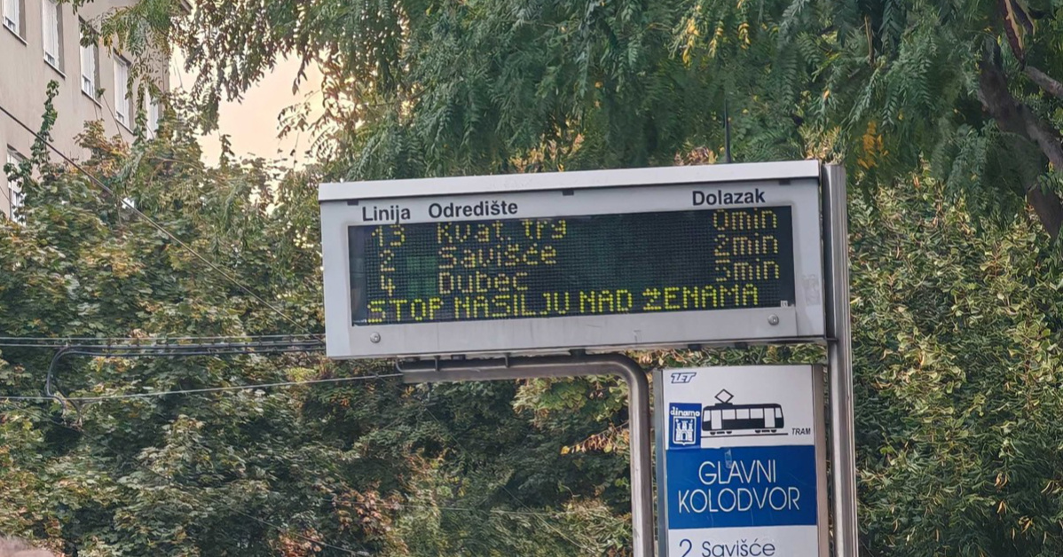 Na tramvajskim stanicama u Zagrebu danas je osvanula moćna poruka