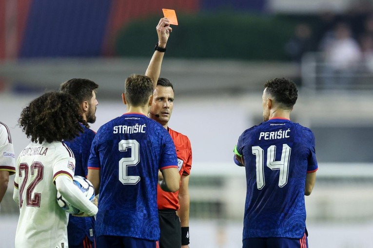 Pogledajte zbog čega je Perišić dobio crveni karton. Je li Hrvatska oštećena?