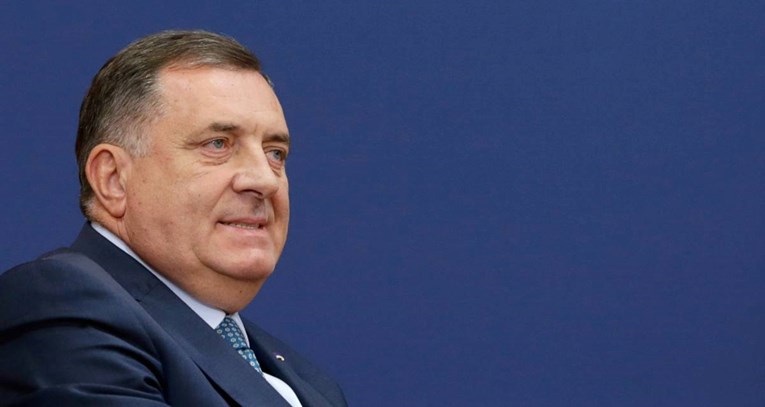 Dodik je pod pritiskom odustao od napada na Oružane snage BiH, kaže Schmidt