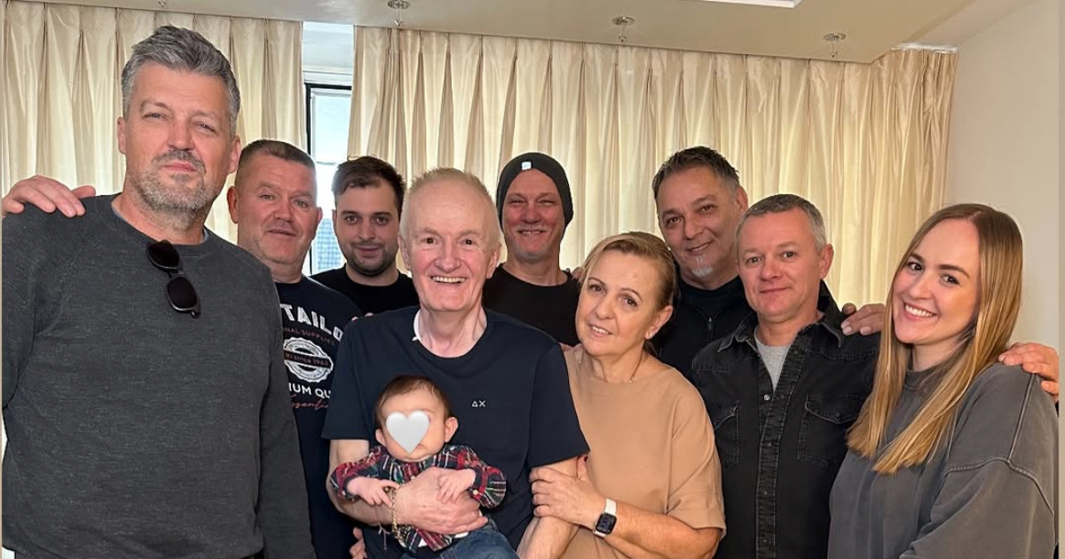 Mate Bulić podijelio fotke iz Frankfurta, pozirao s bendom i najmlađim unukom