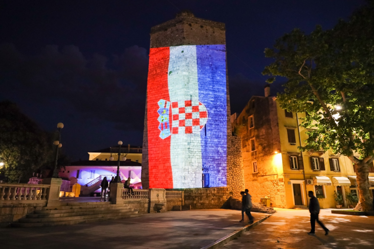 Zadarske znamenitosti osvijetljene hrvatskom zastavom povodom Dana državnosti
