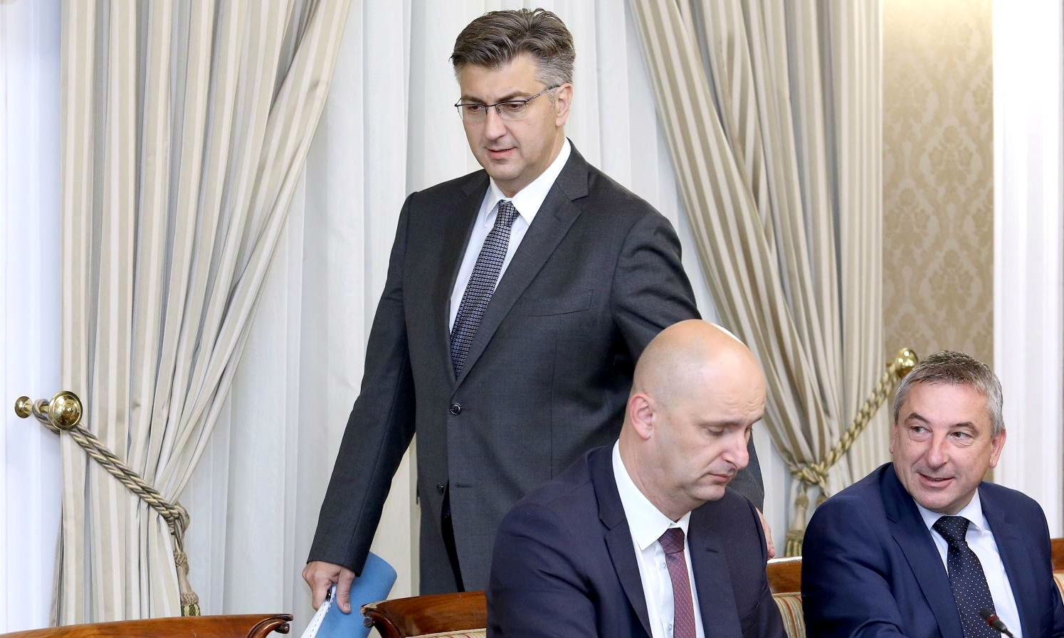 Hoće li Plenković danas iz vlade izbaciti HNS?