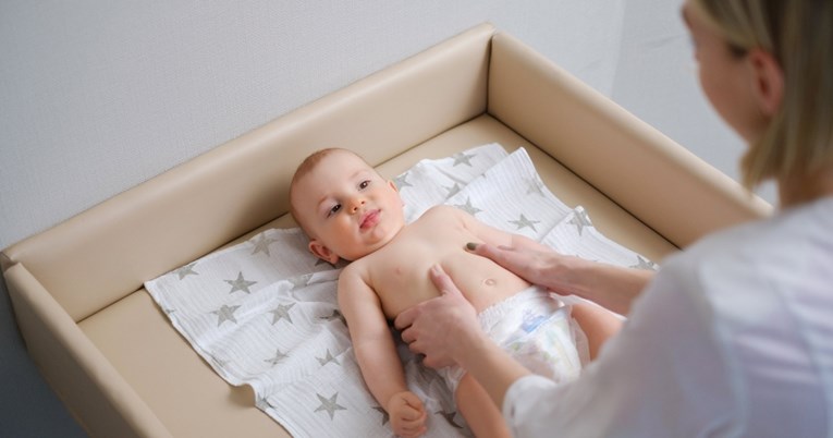 Masaža trbuha beba može znatno utjecati na njihov život, kažu znanstvenici