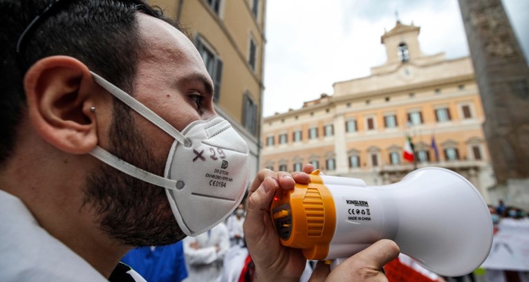 Tisuće liječnika u 21 talijanskom gradu prosvjeduju, traže zdravstvenu reformu
