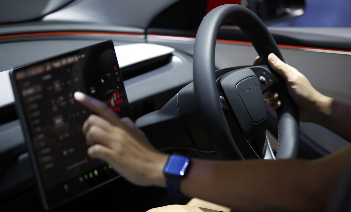 Tesla povlači više od dva milijuna automobila u SAD-u zbog greške na autopilotu