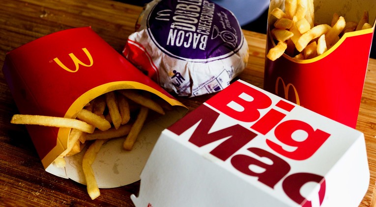 Bivši zaposlenik McDonald'sa otkrio zašto ne drže pržene kolutiće luka