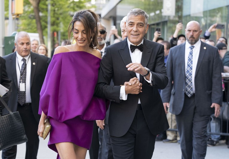 Amal Clooney potvrdila hit boju ljeta 2026.
