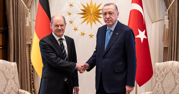 Njemački kancelar: Turska je Ukrajini poslala oružje, o tome trebamo voditi računa