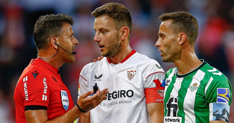 Rakitić poludio na suce: Ovo je cirkus. Svi skupa se zabavljamo i glupiramo