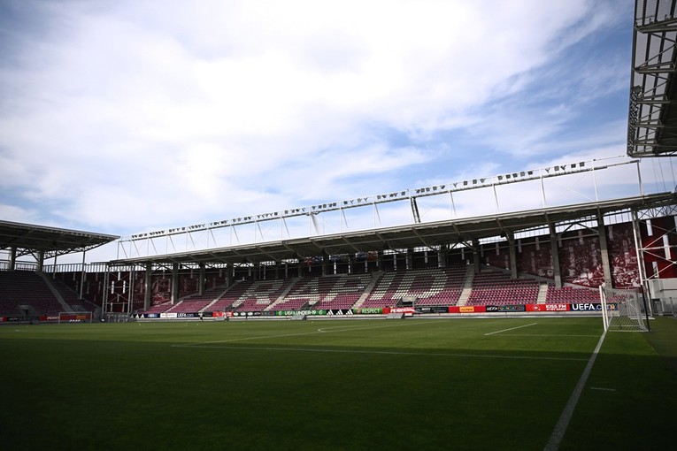 Dinamo gostuje na stadionu čiji je travnjak na razini četvrte lige? "Sramota"