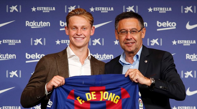 Katalonci otkrili zašto je igrač Barcelone dao svoj broj De Jongu