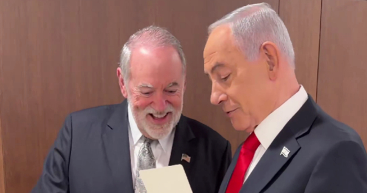 Netanyahu se narugao teorijama zavjere: "Da, Mike, živ sam"