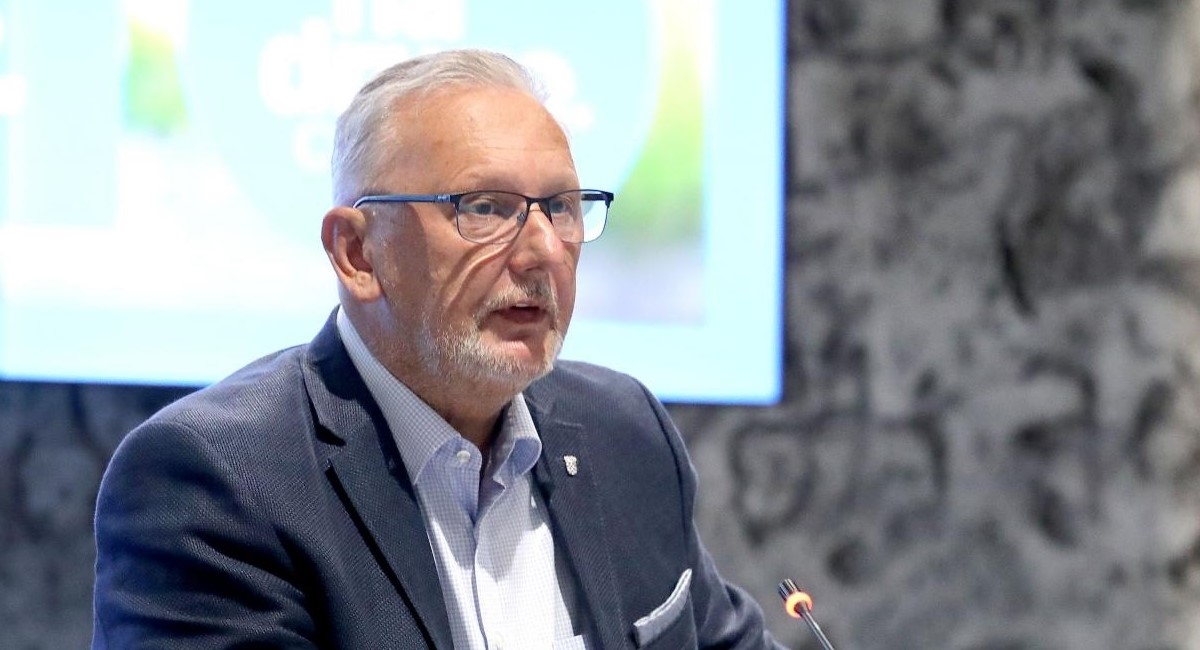Božinović: Razmišlja se o uvođenju covid-potvrda za školstvo i zdravstvo