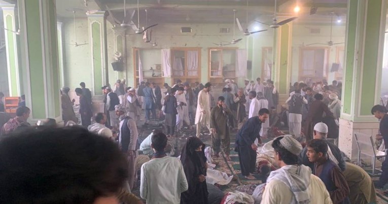 UZNEMIRUJUĆE U eksploziji u džamiji u Afganistanu 33 mrtvih, napad izvela 3 bombaša