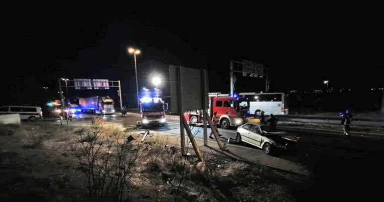 Sudarila se tri auta na brzoj cesti u Kaštelima, ozlijeđene su dvije osobe