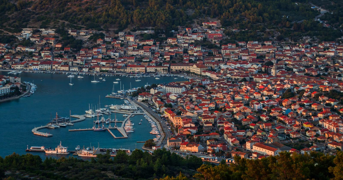 Vela Luka dosta diže naknade za novorođenčad i stalna mjesečna naknada