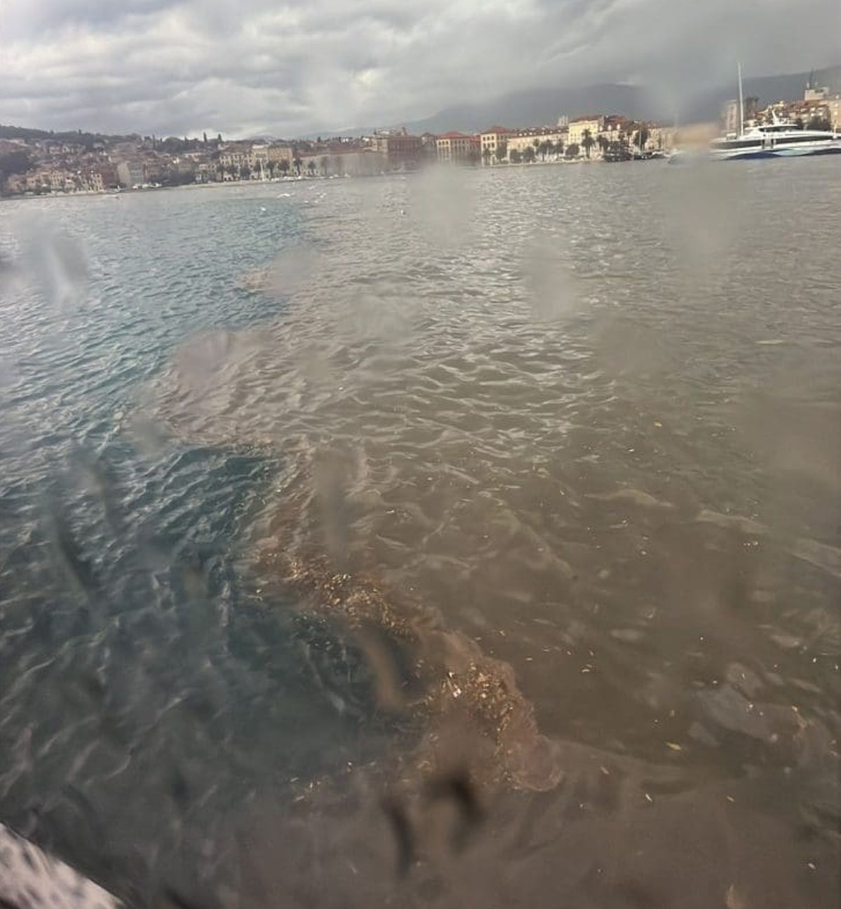 VIDEO Pogledajte more u Splitu nakon nevremena