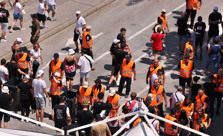 Otvoren ulaz na Hipodrom. Prvi fanovi su već unutra