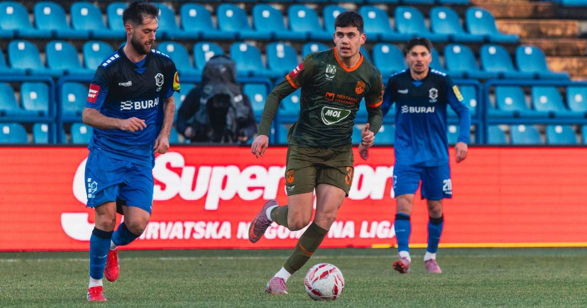 Zabio je 367 golova u mlađim kategorijama. Sada je najmlađi debitant sezone u SHNL-u