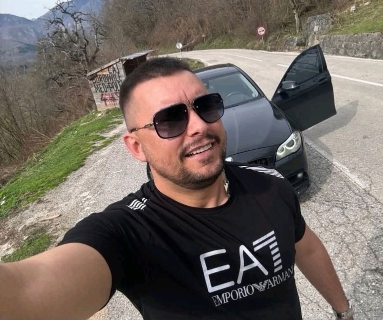 Autom se zaletio u ljude na konjskim trkama u BiH. Uhićen je