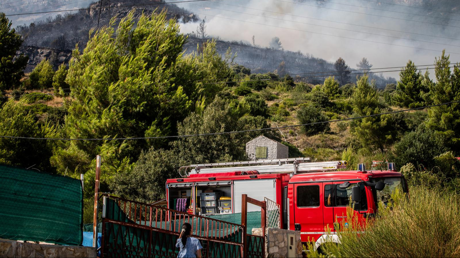 U požaru u Kaštel Sućurcu izgorjelo šest hektara borove šume
