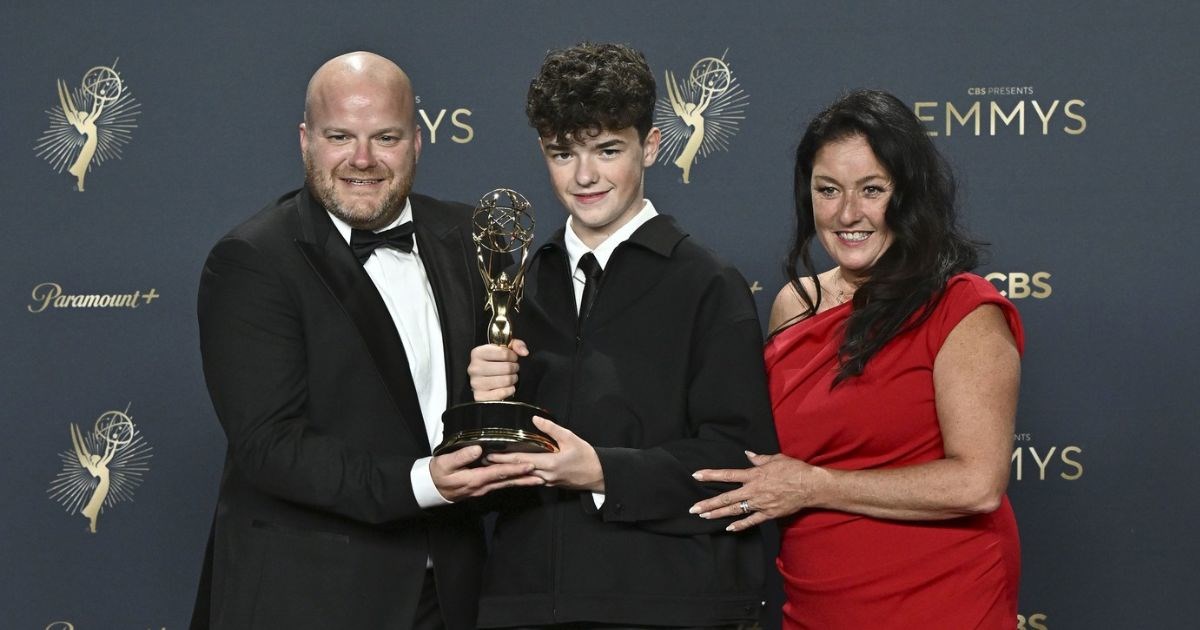 Tko su roditelji Owena Coopera, mlade zvijezde koja je ispisala povijest Emmyja?