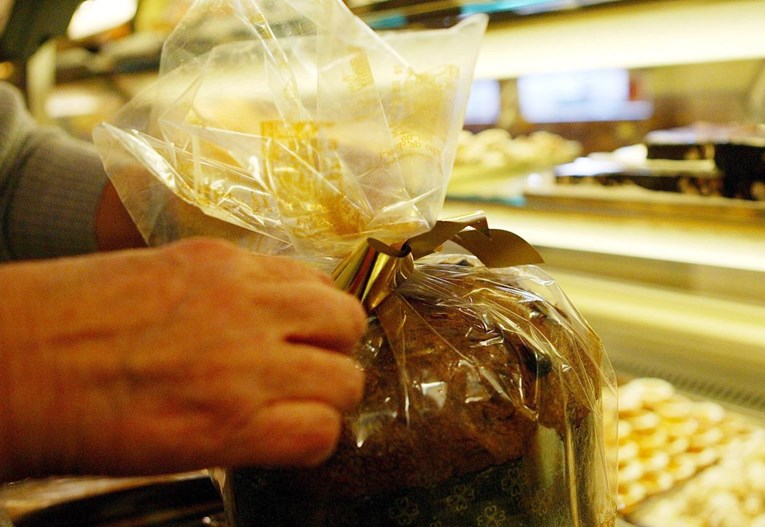 Talijan (47) se ugušio komadom panettonea