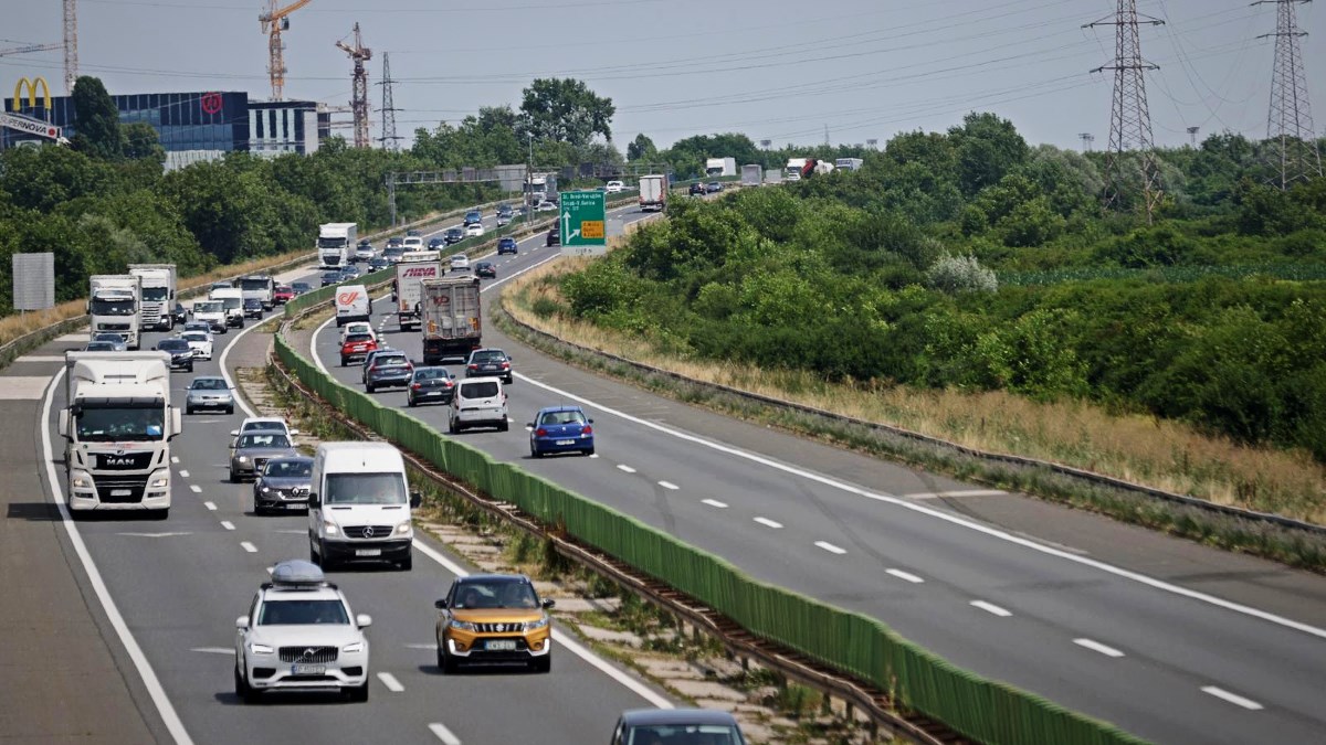 Srna na A6 između Ravne Gore i Vrbovskog, vozi se uz ograničenje brzine