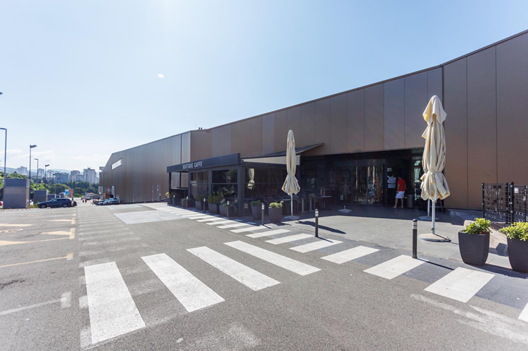 Česi kupili riječki ZTC