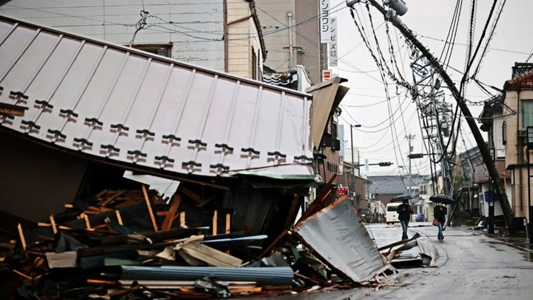 Broj poginulih u potresu u Japanu premašio 100. Za stotinama se još traga