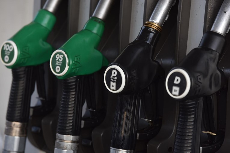 Sutra blago rastu cijene goriva?